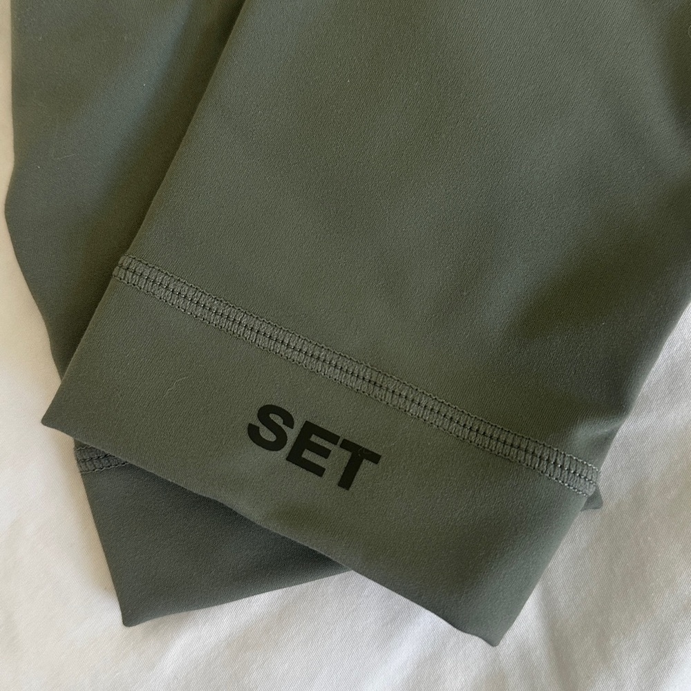 SET Dark Green Sportsbody Set (will sell individuals too) never worn size M - Picture 3 of 8